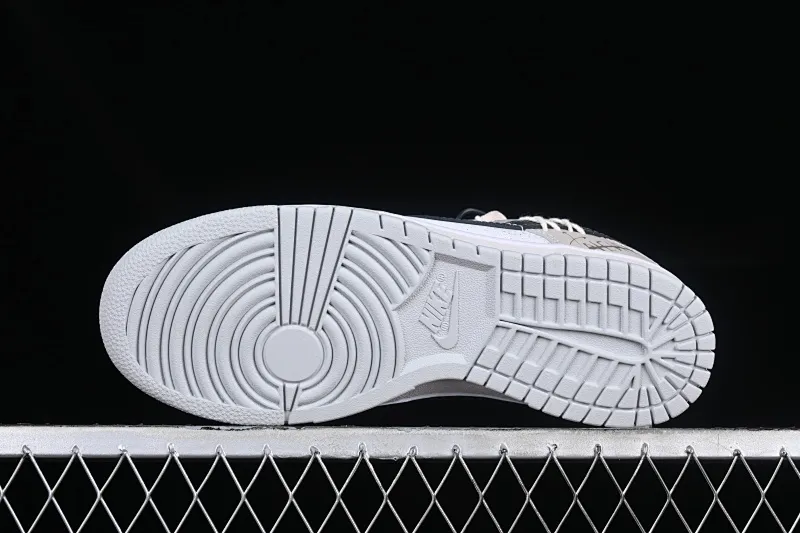 All Categories Nk SB Dunk Series Nk SB Dunk Low Low-top sneakers Nk Dunk Low Retro graffiti Stitched cross black and white gray SB strap low-top casual sneakers DV0831-101